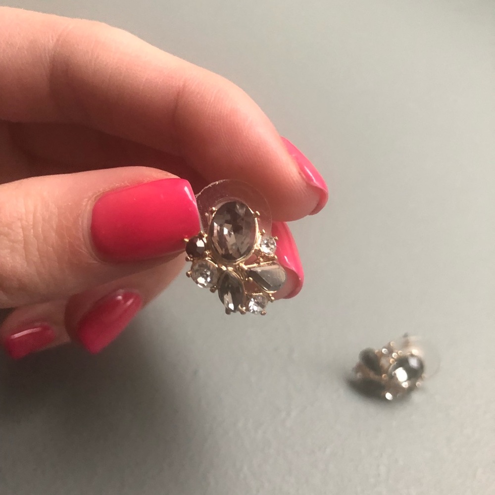 Post earrings - Picture 2 of 3